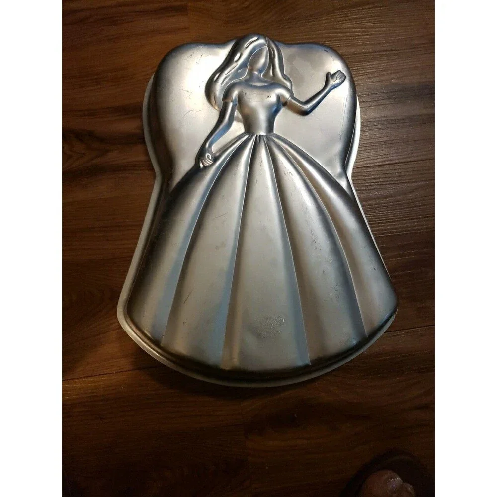 Vintage 1998 Wilton Mattel Barbie Princess Cake Pan